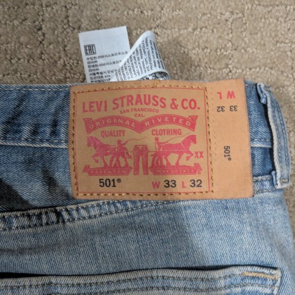 Men's Light Wash Stretch Levi's 501's. Size 33x32. - Picture 3 of 4